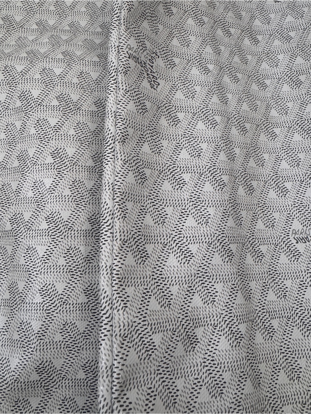 Goyard Saint Louis Tote in White with Matching Pouch - Picture 12 of 12